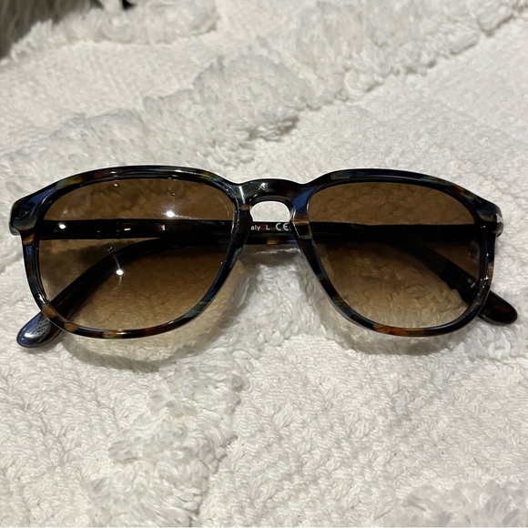 PERSOL PO 3019S Sunglasses 944/51 Blue Striped Horn - Picture 8 of 8